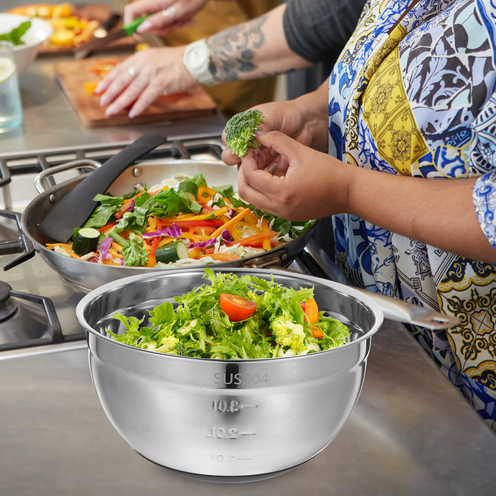 

1pc Stainless Steel Mixing Set with Silicone Lid Non-Slip for Kitchen Baking Buffet Restaurant Use Egg Beating Bowl Cover Kit