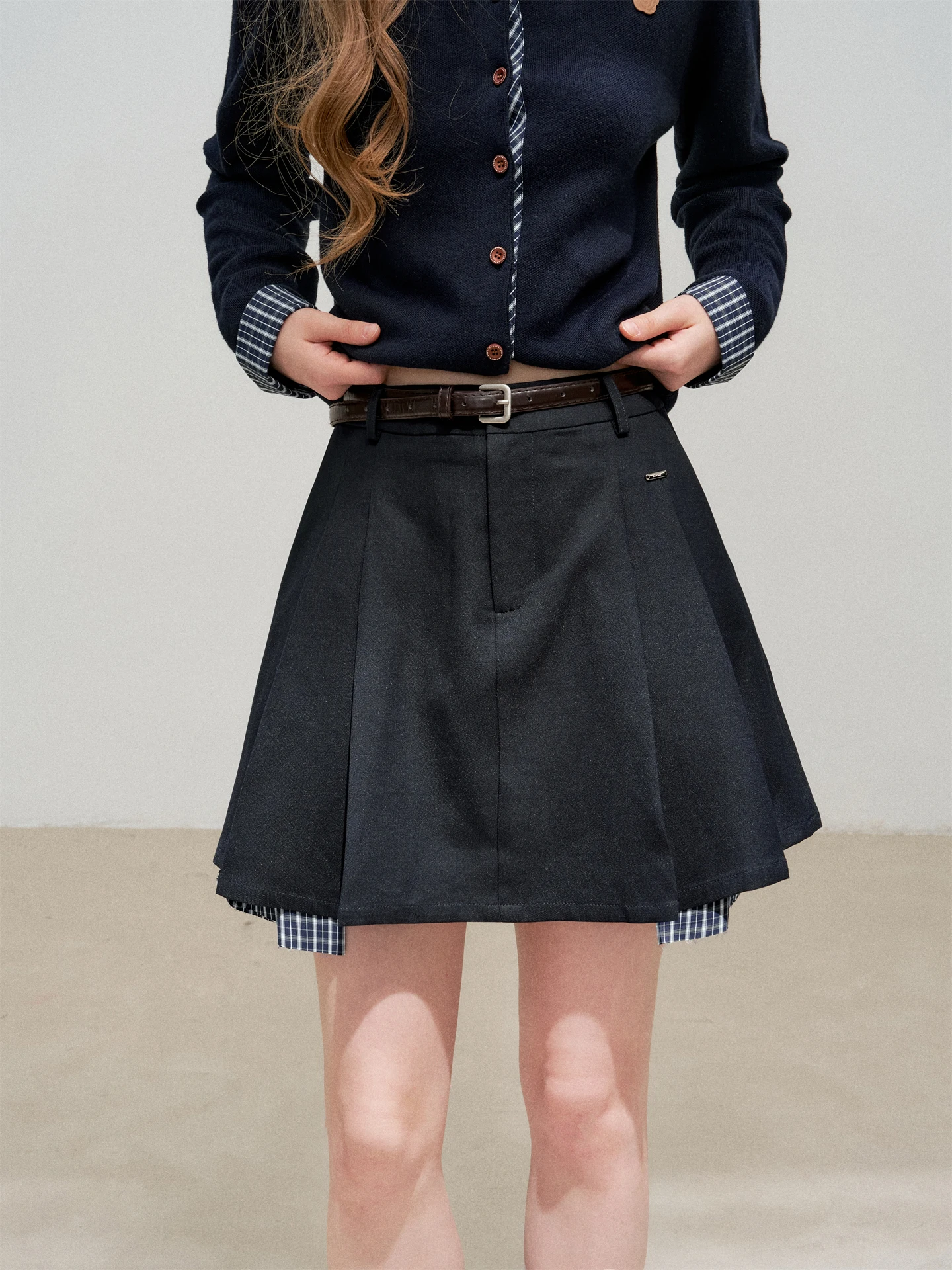 

Юбка-трапеция 6DEWS в клетку с плиссировкой, синяя, средней длины, с поясом, асимметричная, в студенческом стиле, повседневная женская