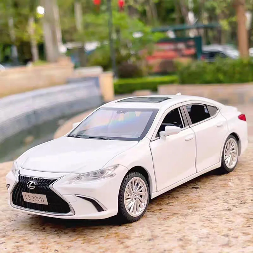 

1:24 Alloy Lexus ES 300h Models Cars Diecast Toys Wheel Steering Miniature Vehicles with Light Music Car Office Table Ornaments