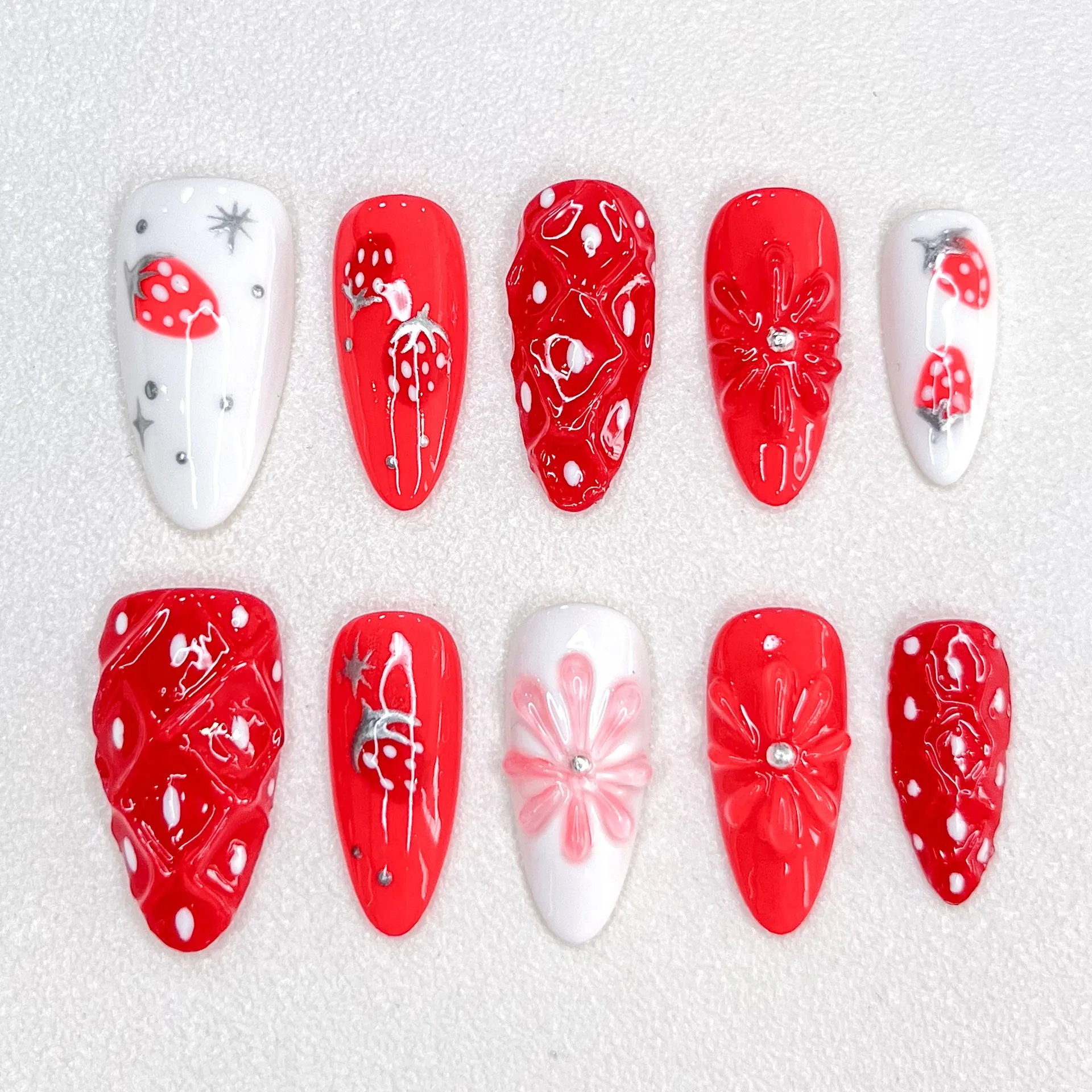 Strawberry Collection Pink Handmade Fake Nails 2025 New Embossed Babes Plaid Gentle Cute Sweet Cool Wind Press on Nails Short