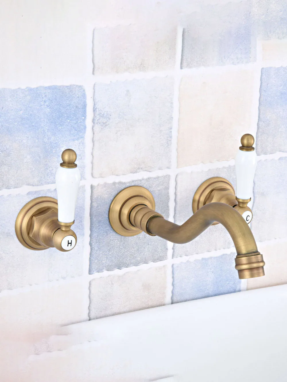 Retro Vintage Antique Brass Two Handle Wall Mount 3 Hole Widespread Bathroom Lavatory Vessel Basin Faucet Sink Mixer Tap dsf532