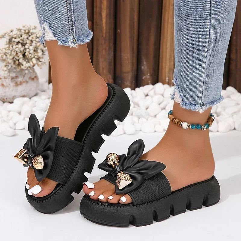 

Summer Casual Fashion Round Toe Flat Solid Color Comfortable Open Toe Metal Decorated Non-Slip Women's Slippers Indoor Slipper