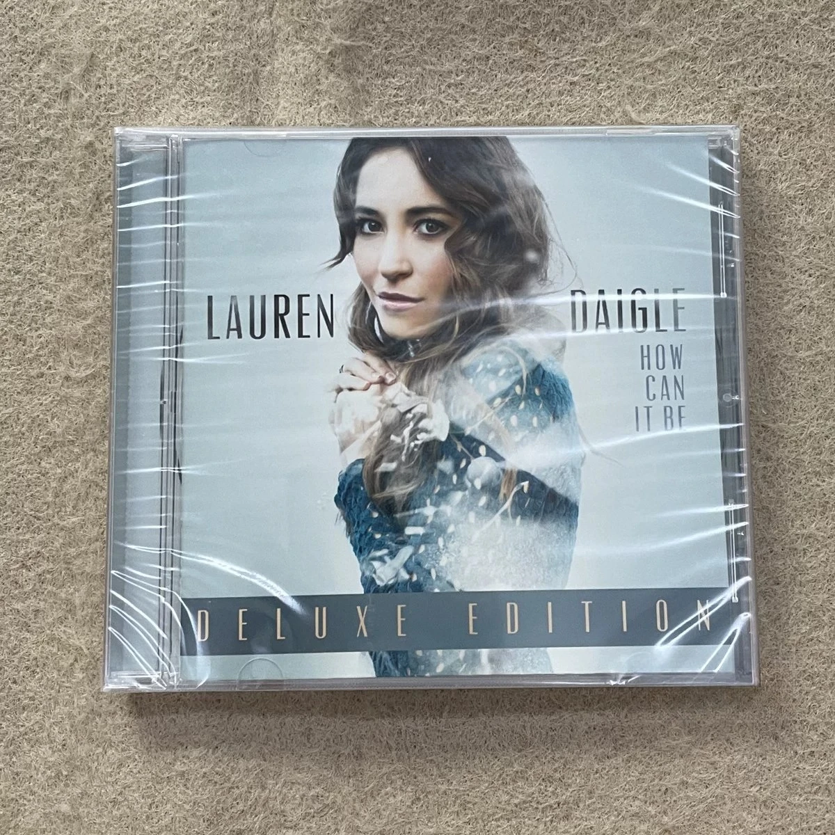 Lauren Daigle كيف يمكن أن تكون قرص مضغوط - جوهرة البوب المسيحية الملهمة - غناء قوي وألحان على شكل قلب لمحبي الموسيقى