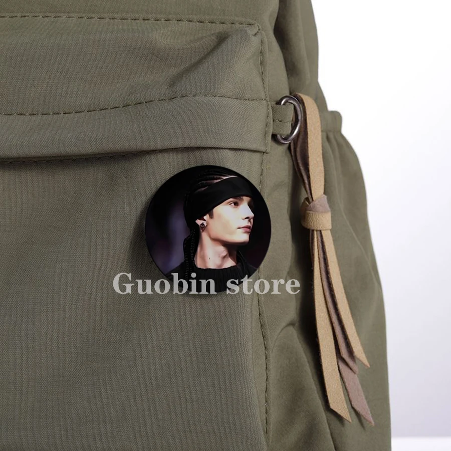 جديد ريترو روك باند توكيو فندق بيل كوليتز الوردي زر دبوس القوطية روك بروش شارة ظهره ديكور المشجعين جمع هدايا الحفلات #2