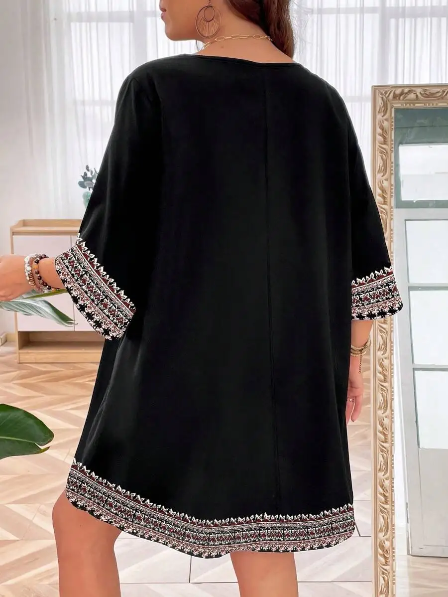 Sukienka damska plus size w stylu vintage z haftem, prosta, do noszenia na co dzień.