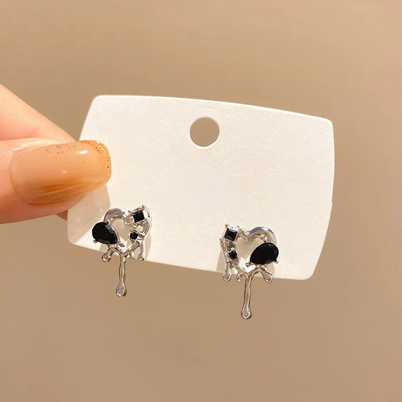 Punk Broken Heart Stud Earrings for Women Korean Small Black Zircon Vintage Earrings Fashion Jewelry Accessories Wholesale Gift