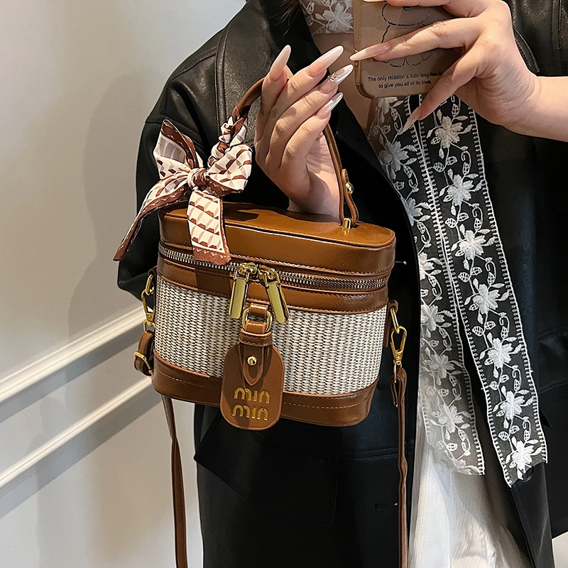 

Сумка Executive Edge Structured Tote: Легкая роскошная женская сумка, одобренная для настольной комнаты, с является тенденцией