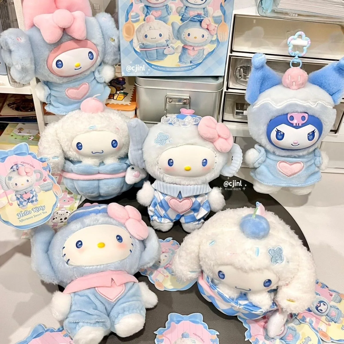 

2027 Hot Sanrio Family Blue Flutter Series Vinyl Plush Blind Box Cute Cartoon Hello Kitty Kuromi Girl Bag Pendants Birthday Gift