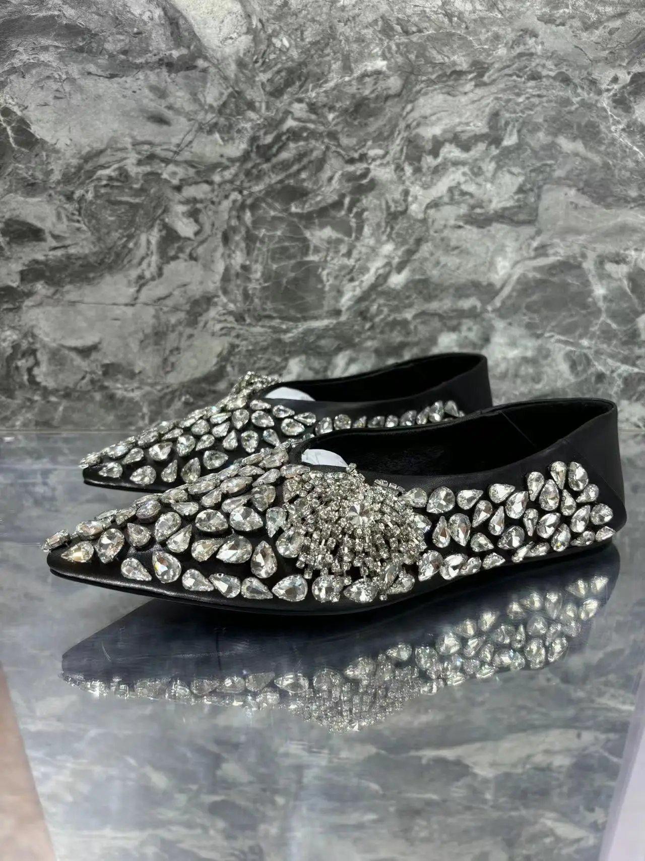 Diamond Women Flats Luxury Designer Loafers Genuine Leather Pointed Toe Rhinestone British Style Crystal Women Shoes New