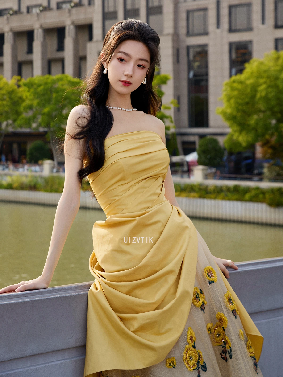 فساتين حفلة موسيقية فاخرة باللون الأصفر بدون حمالات على شكل حرف A فساتين رسمية لحفلات الزفاف والسهرات بطول الأرض مناسبة رسمية