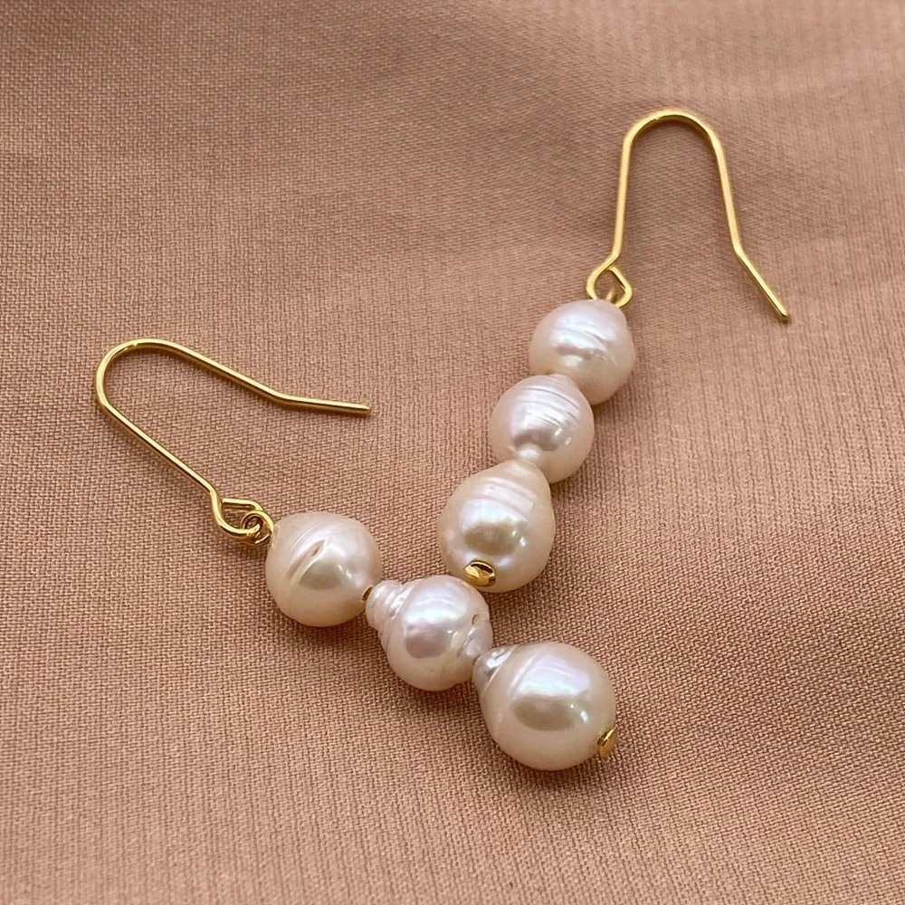 New Fashionable Baroque Freshwater Pearl Earrings. Simple, Elegant And Versatile Long Three-bead Earrings.