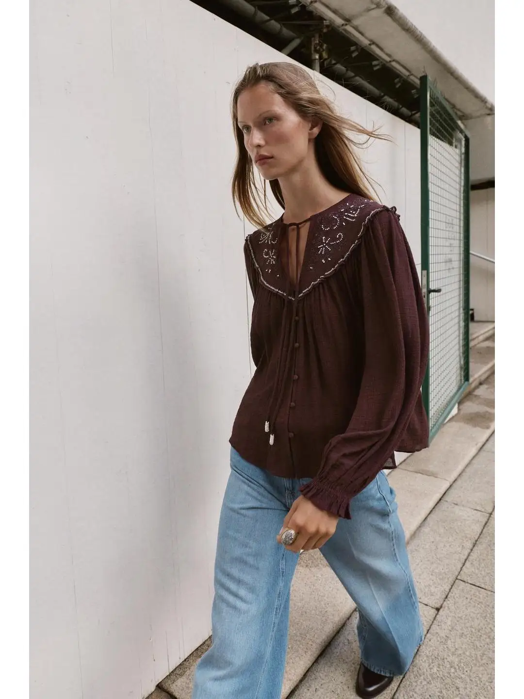 

Женская рубашка в французском стиле с круглым вырезом, длинными рукавами, вышивкой бисером, свободного кроя, на пуговицах, с V-образным вырезом, весна 2026