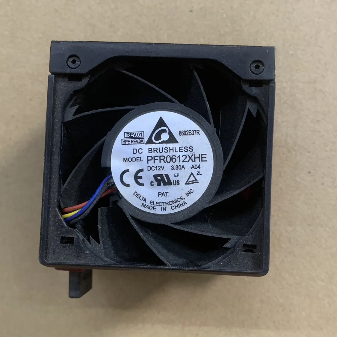 

Delta PFR0612XHE A04 DC 12 В 3,30 А 60x60x38 мм 4-проводной охлаждающий вентилятор для сервера