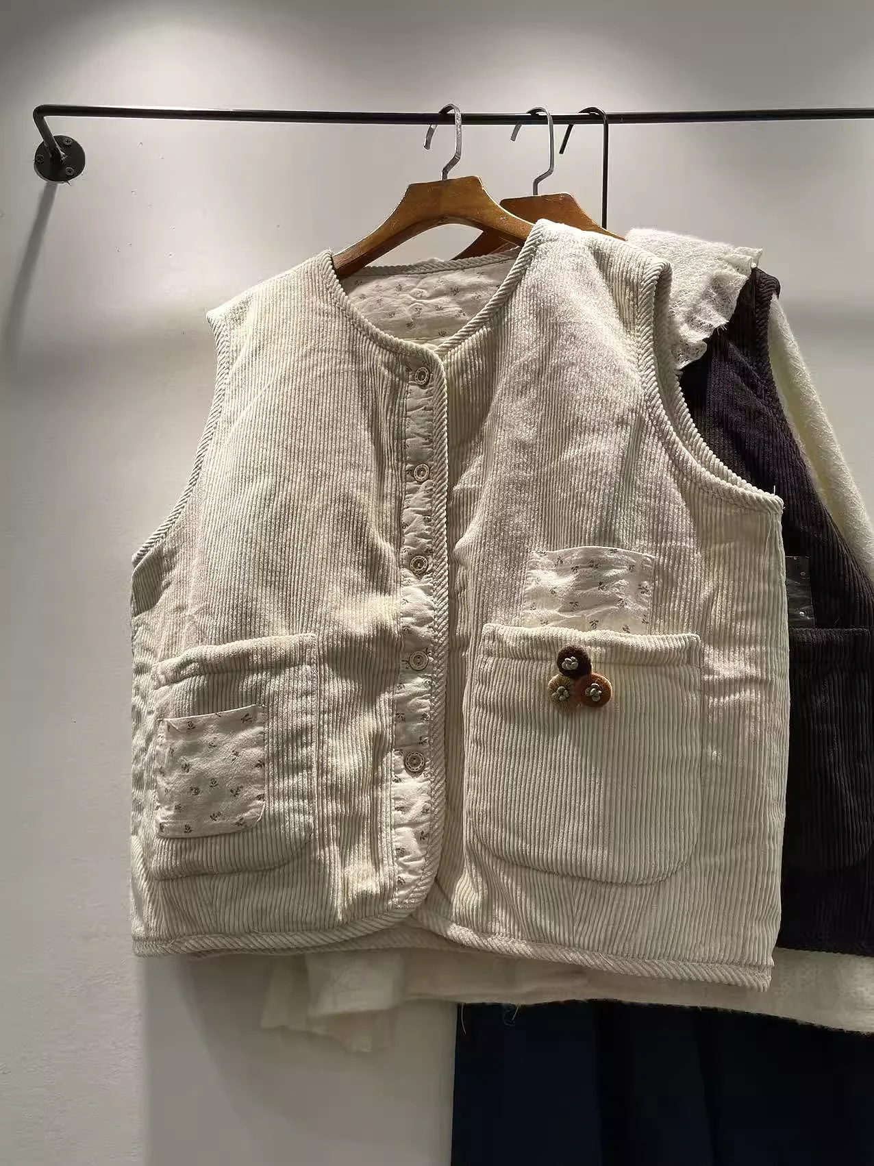 

Vintage Cotton Corduroy Vest Women Fall Warm Casual Sleeveless Buttons Padded Sleeveless Jacket Winter Mori Kei Clothing