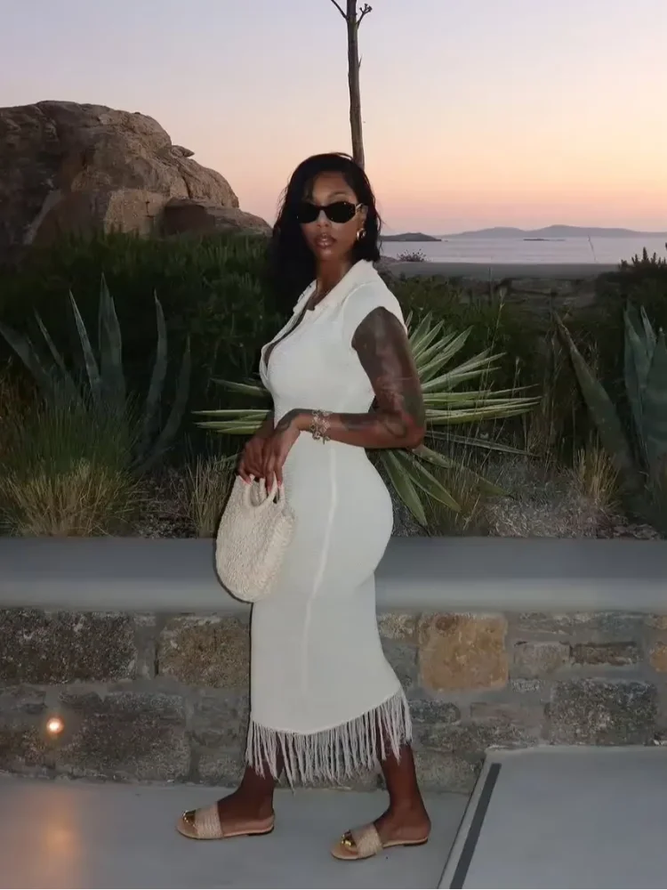 

Элегантное белое вязаное платье с бахромой для женщин, повседневное однотонное платье миди с коротким рукавом и V-образным вырезом, облегающее, для отпуска и улицы, 2026