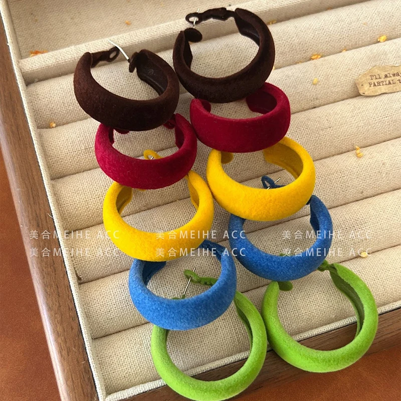 GANPUP Niedliche Bunte Runde Creolen für Damen, Modischer Neuer Piercing-Schmuck, Accessoire, Geschenk für Party und Urlaub. – Detail 4