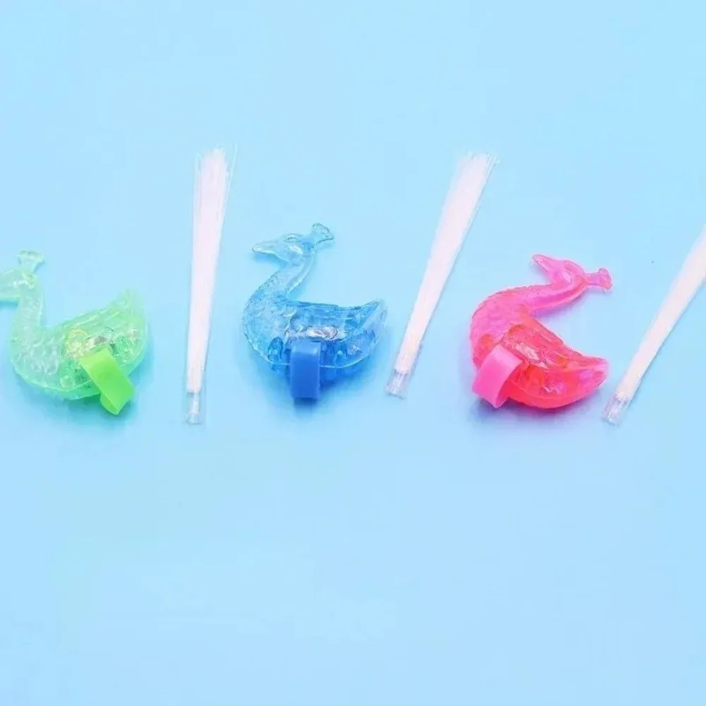 Nuovo lampeggiante LED dito pavone luce incandescente carino dito luce schermo aperto giocattoli luminosi decorazioni per la casa