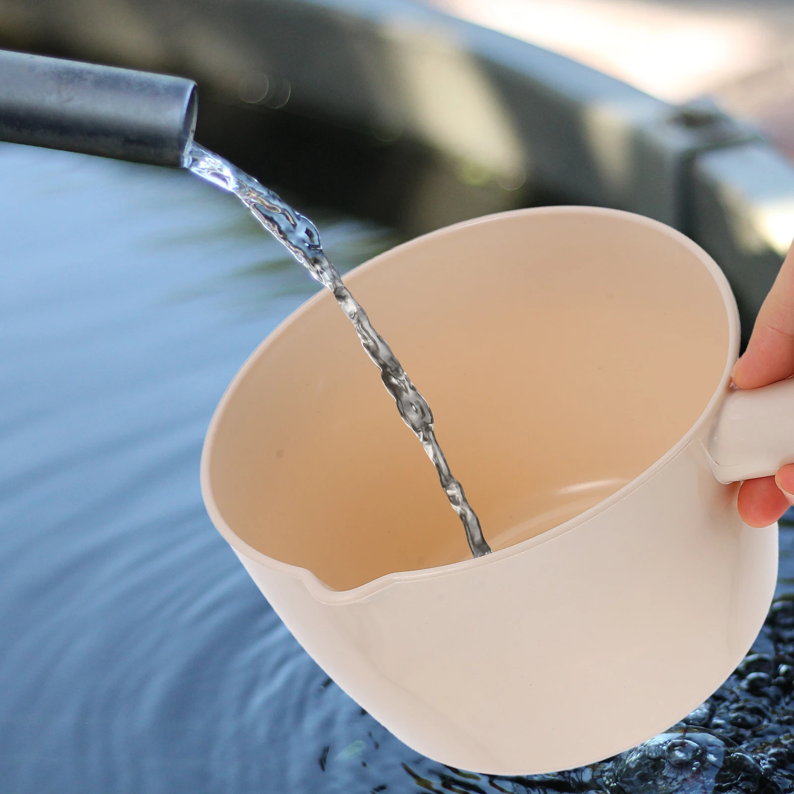 

2 Pcs Water Scoop Ladle Blue Small Beige Creative Kitchen Gardening Watering PP Plastic Long H le Home Use