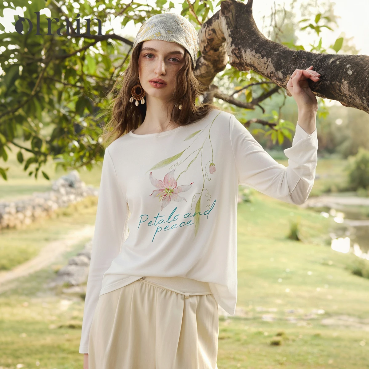 OLrain French Artistic Hand-drawn Print Long Sleeve T-Shirt 2026 Spring Summer Off Shoulder Casual Loose Top Women O58CT005013