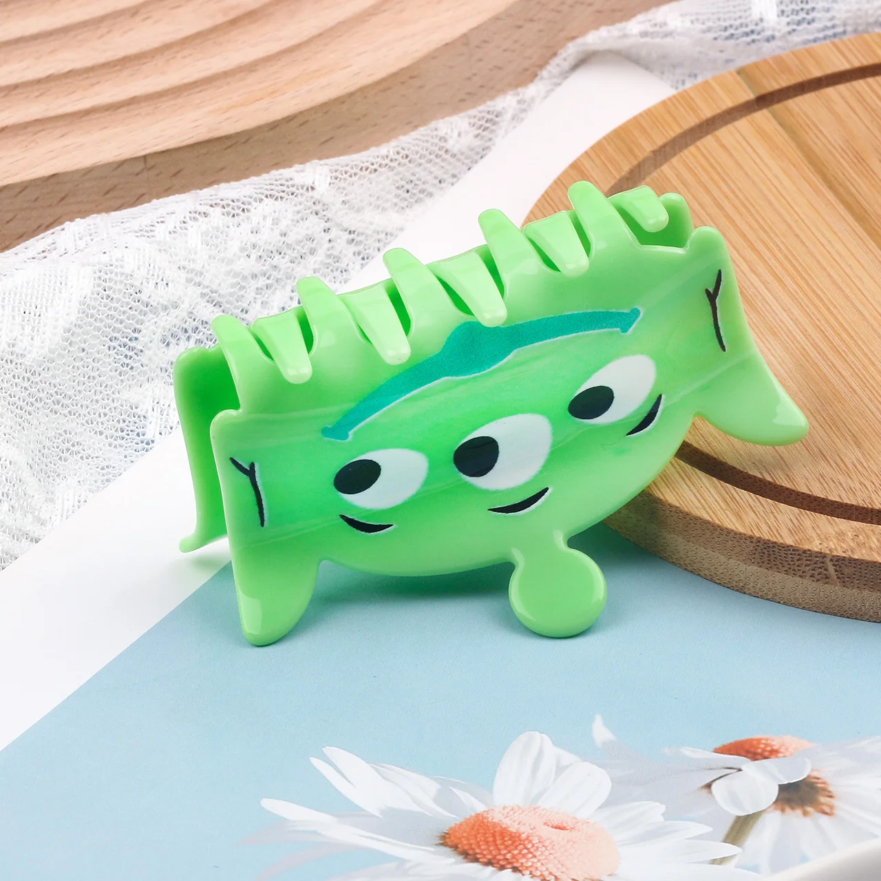 مشبك مخلب شعر تم تصميمه بعد شخصية "الجانب" من فيلم الرسوم المتحركة ديزني · بيكسار "قصة اللعبة"