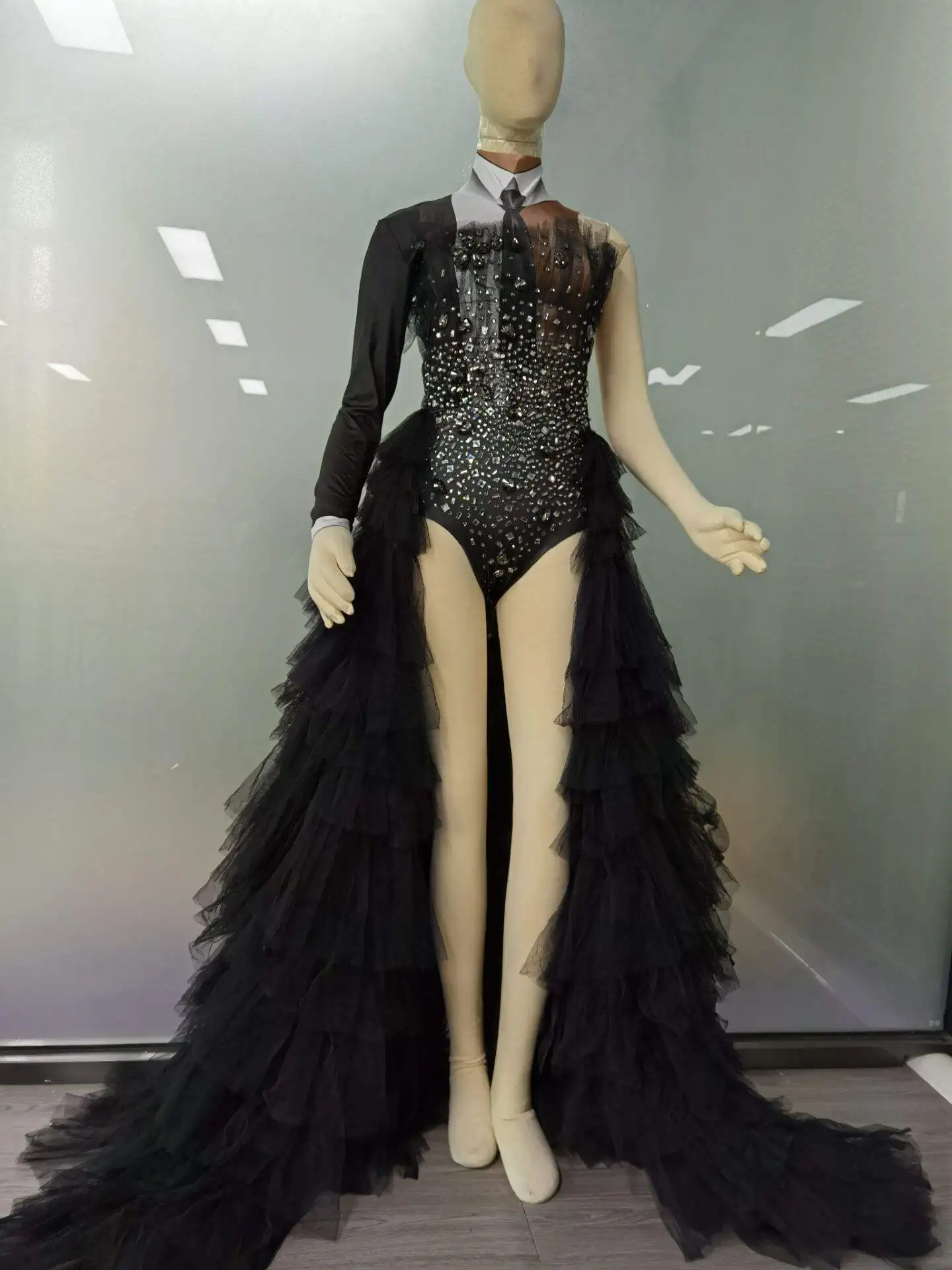 

Vintage Black Crystal Bodysuits with Ruffles Long Skirt Hat Women Singer Stage Drama Performance Jumpsuit Dancer Festival Outfit