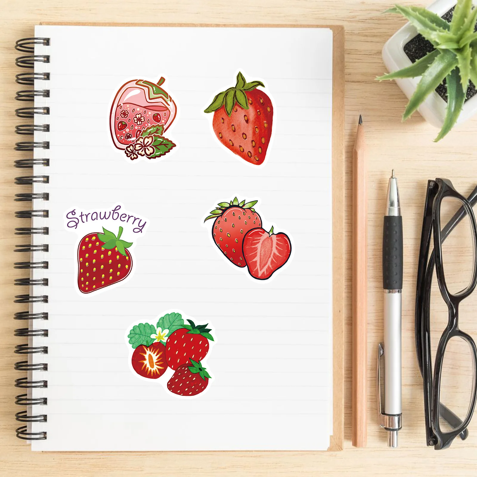 50 Stuks Vers Fruit Aardbeien Sticker Leuke Creatieve Prachtige Patronen voor DIY Laptop Scrapbook Decoratie Student Art Leveranties