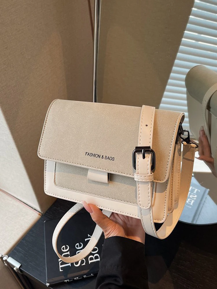 

Трендовые матовые маленькие квадратные сумки для женщин, шикарные французские модные сумки с широким ремнем, женские универсальные сумки через плечо