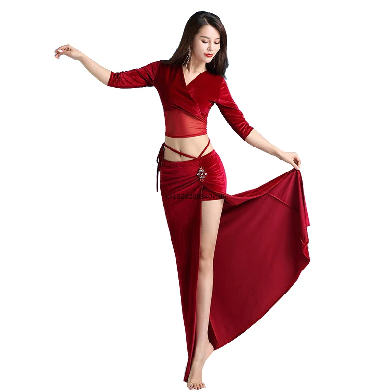 Hot Selling Buikdanskostuum Vrouwen Dagelijks Oefen Danspak Zwarte Tops Rode High Split Rok Tv-Performance Sets