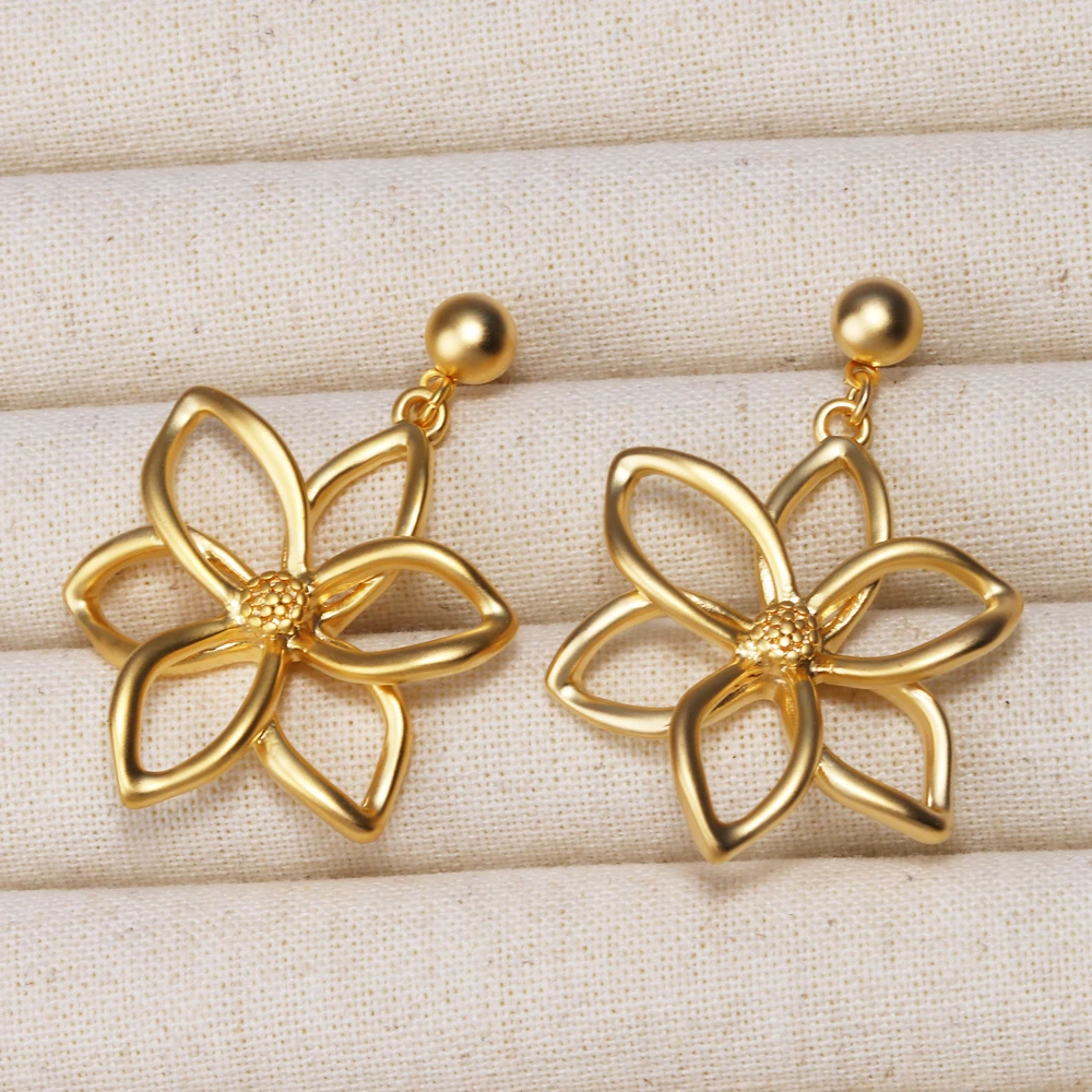 Hollow Out Flower Hoop Brincos para Mulheres, Metal Minimalista, Dourado, Feminino, Menina, Joalheria Diária, Acessórios Presente, Boa Qualidade