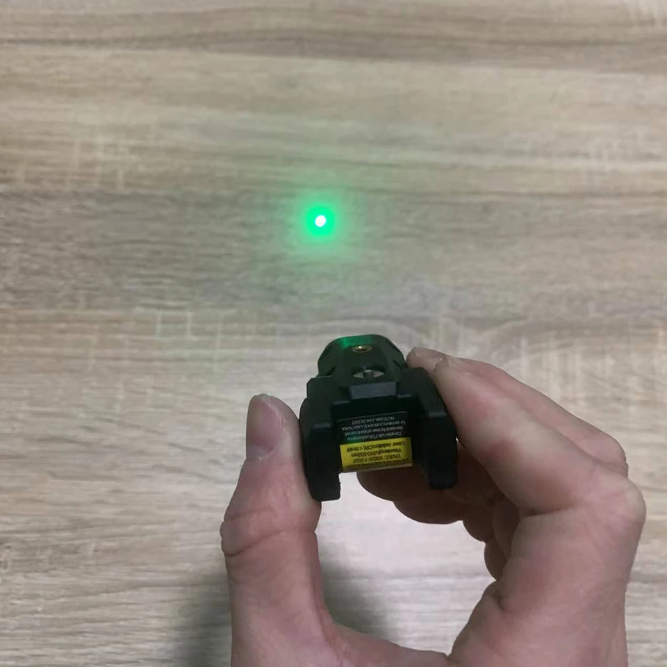 Tactical Green Laser Sight Magnetic Rechargeable Mini Handgun Strobe Dot Sight Weapon Pistol Beam for 20mm Rail Built-in Battery