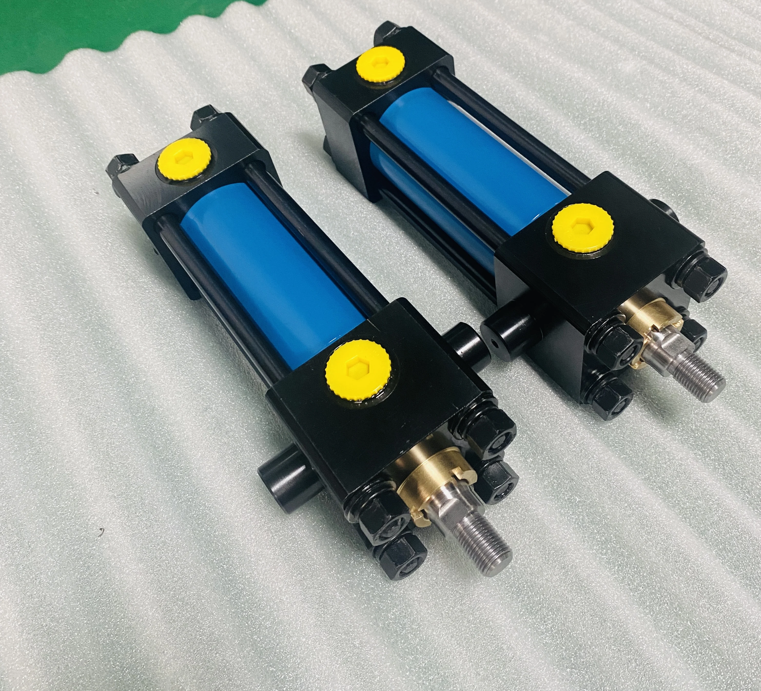 Manufacturers sell non-standard TA installation hydraulic cylinders for die-casting die clamping devices.