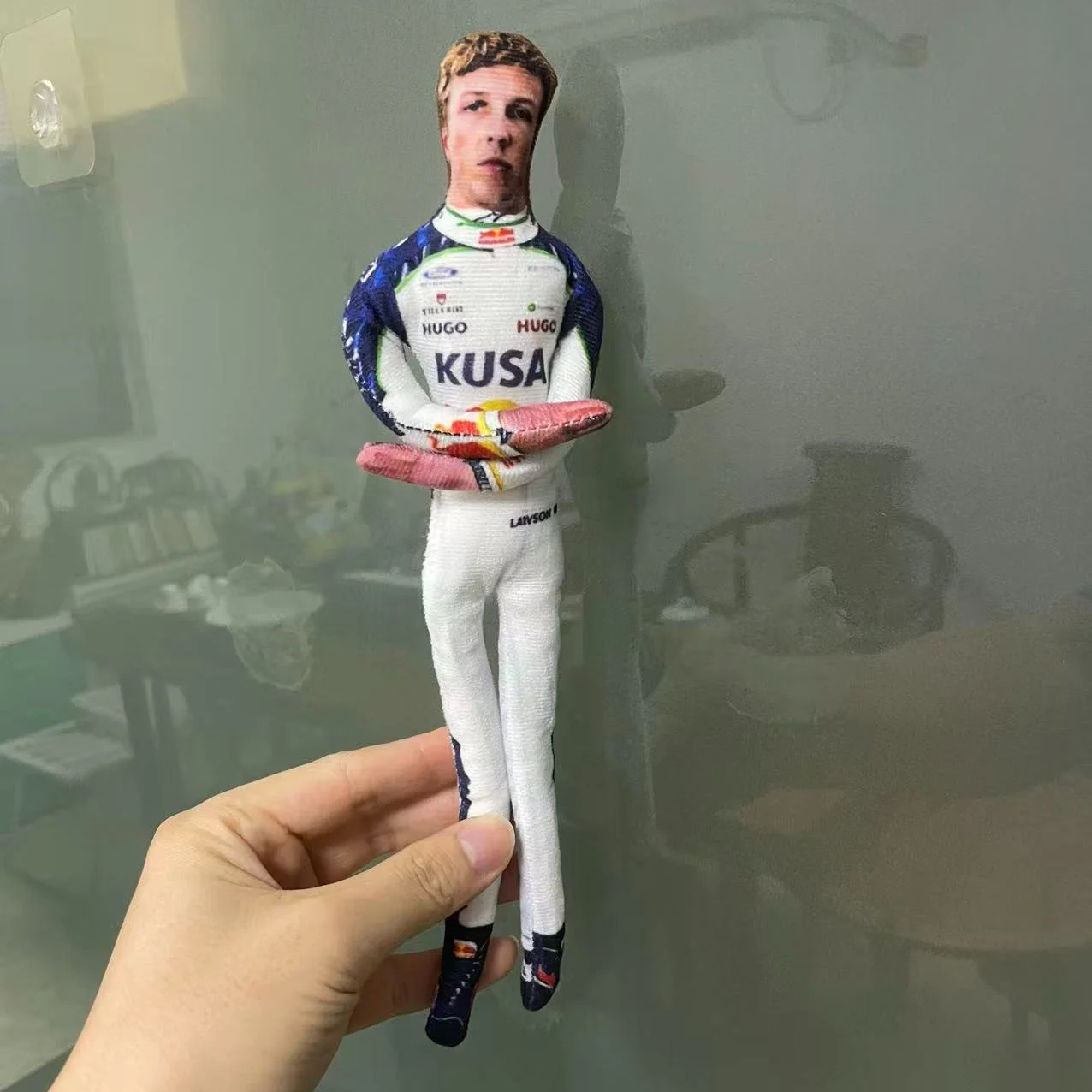 28cm Piastri George Carlos Sainz Rennfahrer Plüschtier Niedliches Kuscheltier mit Beweglichem Skelett für Auto Geschenk Schreibtisch-Dekoration – Detail 21
