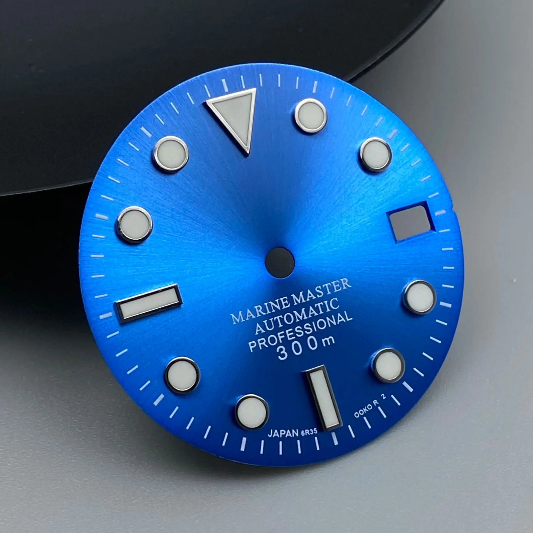 ﻿   28,5 mm NH35 horloge kalender wijzerplaat groen lichtgevend SKX mod geen logo geschikt voor NH36/NH35 gemodificeerde vervanging wijzerplaat