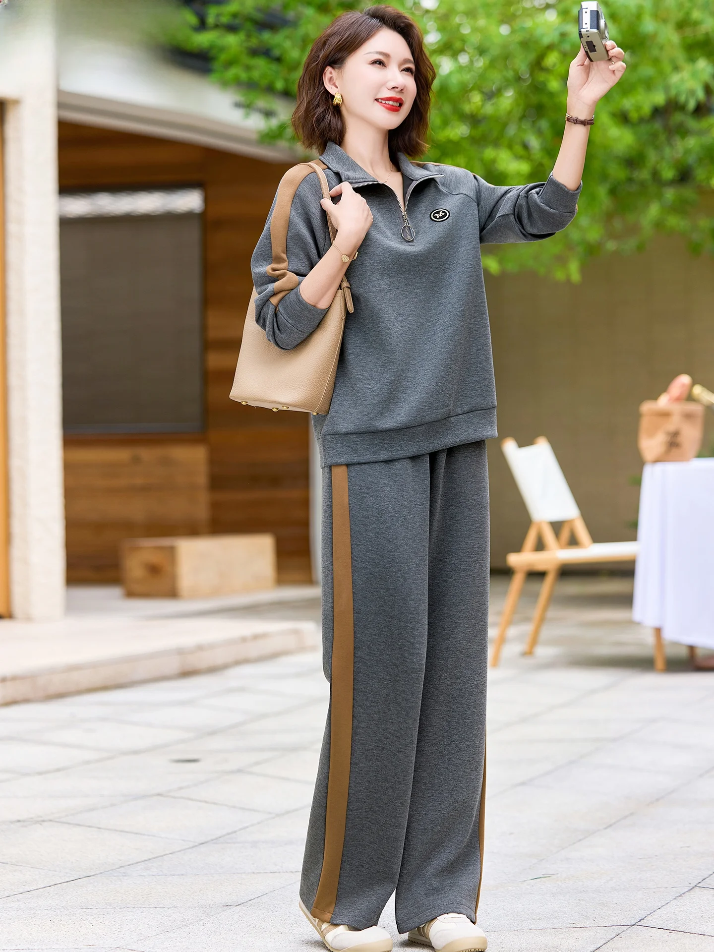 

Casual Long Sleeve Sportswear Set for Middle-Aged Women Spring Autumn 2025 New Style Mom Clothes Comfortable Loose Fit Polyester