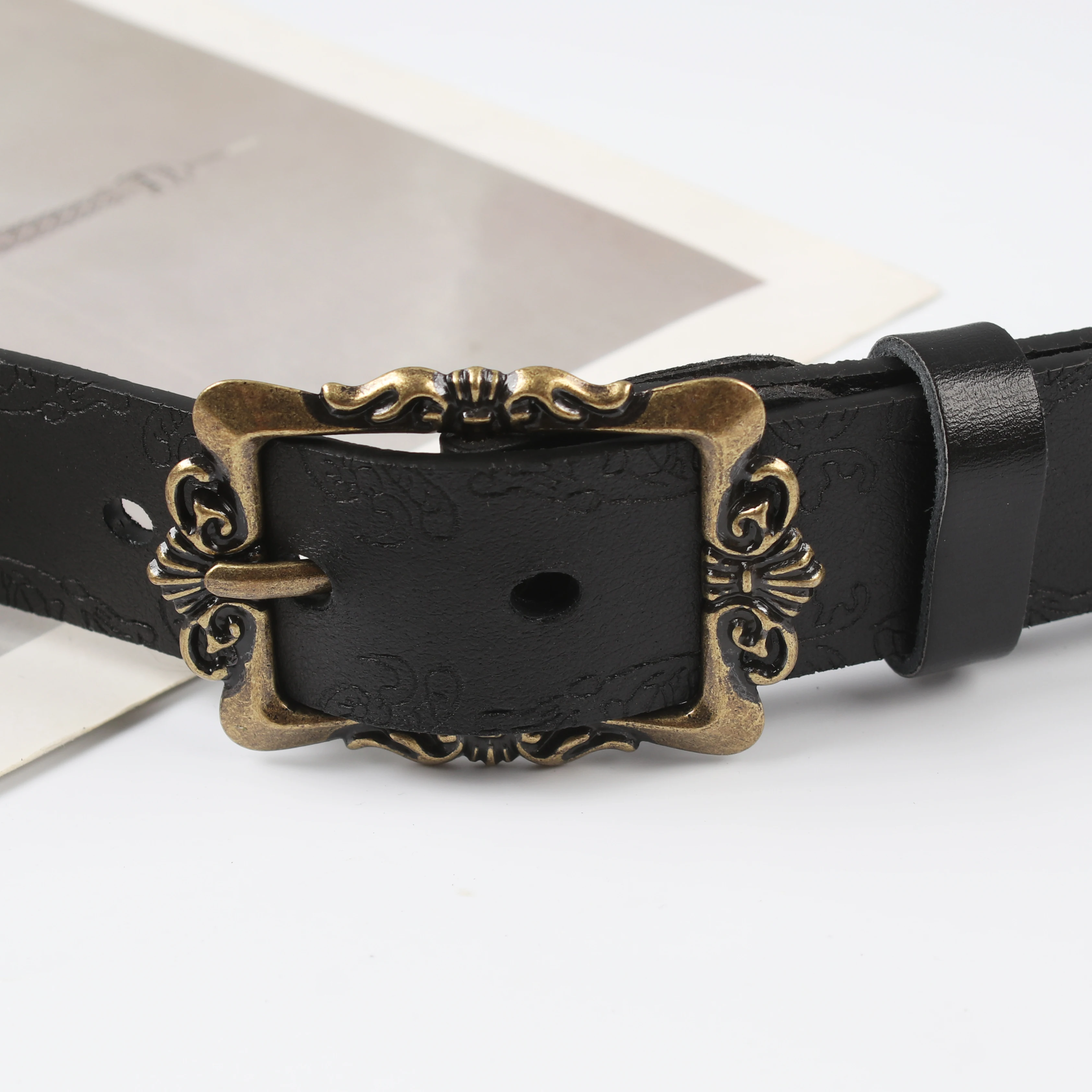 Damen PU-Gürtel im Retro-Stil mit Blumenmuster, Luxuriöser Charme, Nadelverschluss, Schlichter Gürtel – Detail 3