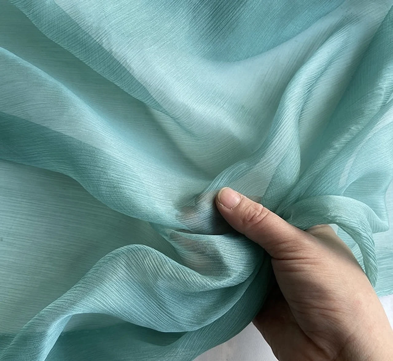 140cm Wide Mulberry Silk Crinkle Georgette Fabric,Sheer Solid Crinkled Soft Skin-Friendly Breathable Silk For Dress Evening Gown