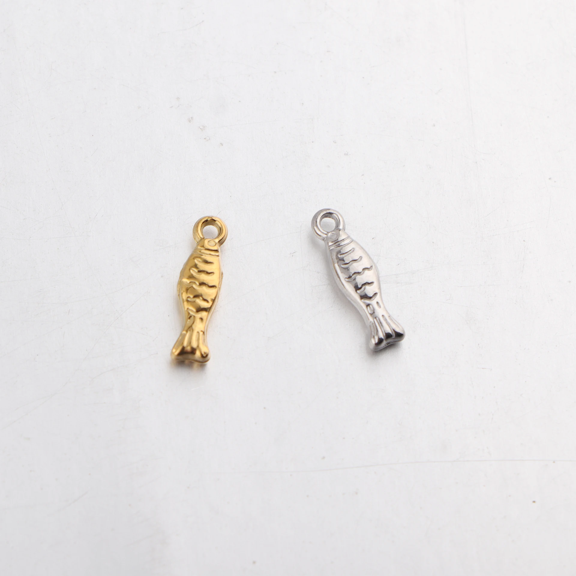 

20pcs/lot Stainless Steel Mini Fish Charms Pendant for DIY Retro Necklace Earring Bracelet Jewelry Finding Accessories Wholesale