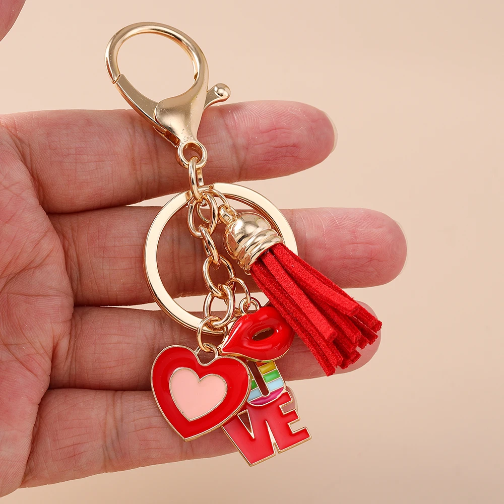 Aihua Romantischer Quastenschlüsselanhänger mit roten Liebesherzen, hübscher Rosenblüten-Herzschlüsselring für Frauen und Mädchen, handgefertigter Geburtstagsschmuck als Geschenk – Detail 1