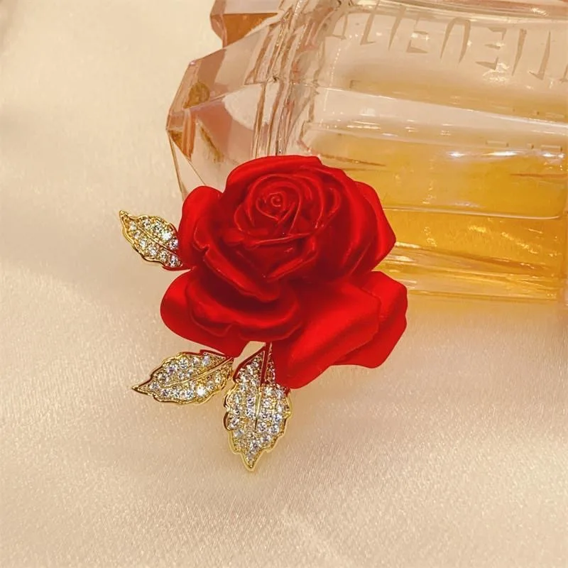 Red Rose Brooch High-end Suit Accessories Pins Fashionable Design Brooches for Women Bridesmaid Wedding Brooch