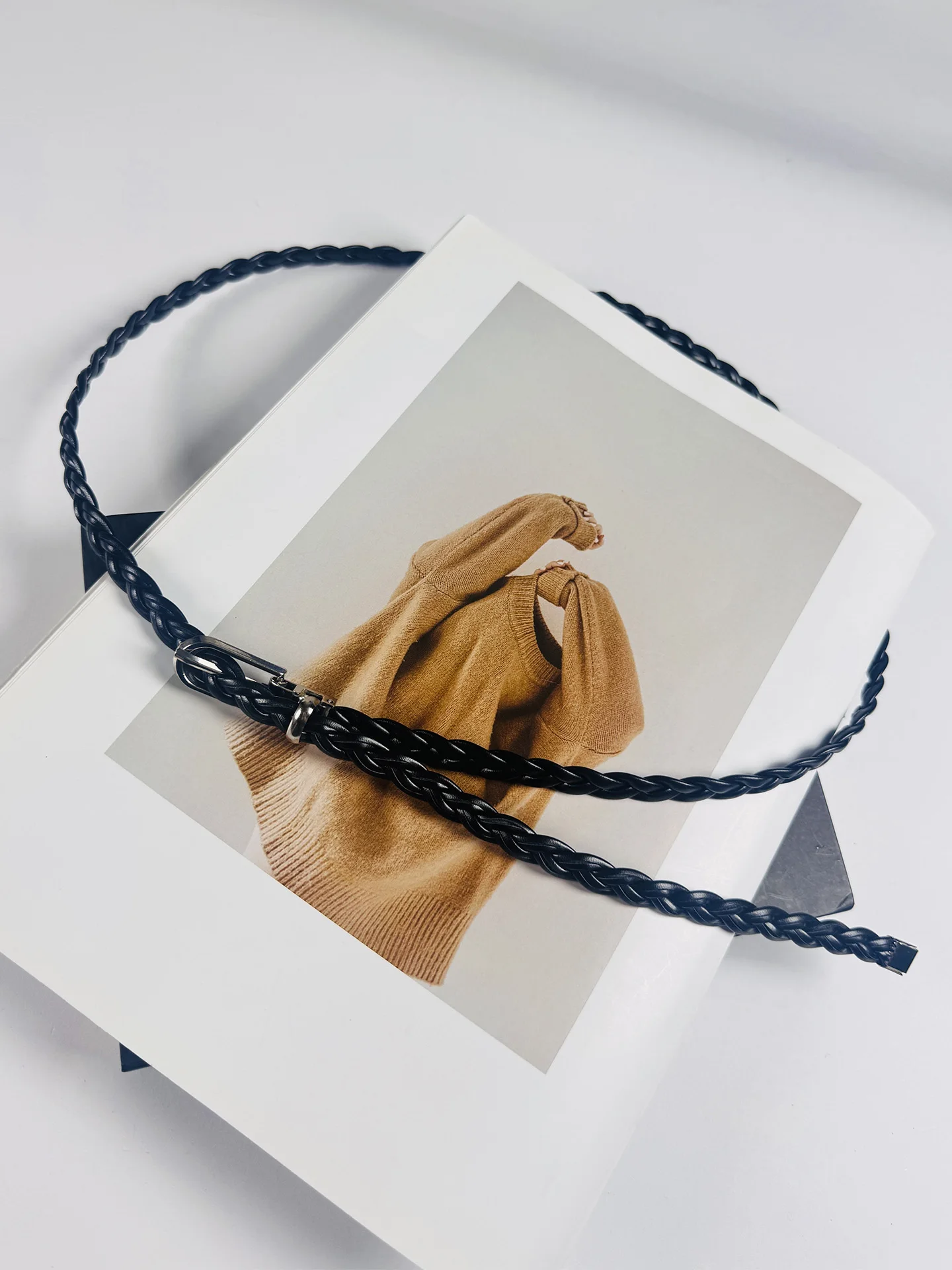 cinto-fino-trancado-simples-feminino-preto-acessorio-versatil-para-saias-ternos-calcas-jeans-e-decoracao-de-cintura-pequ