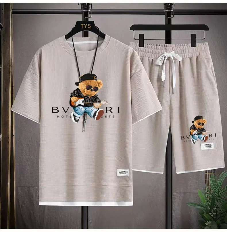 

Костюм мужской летний из футболки с коротким рукавом и спортивных шортов