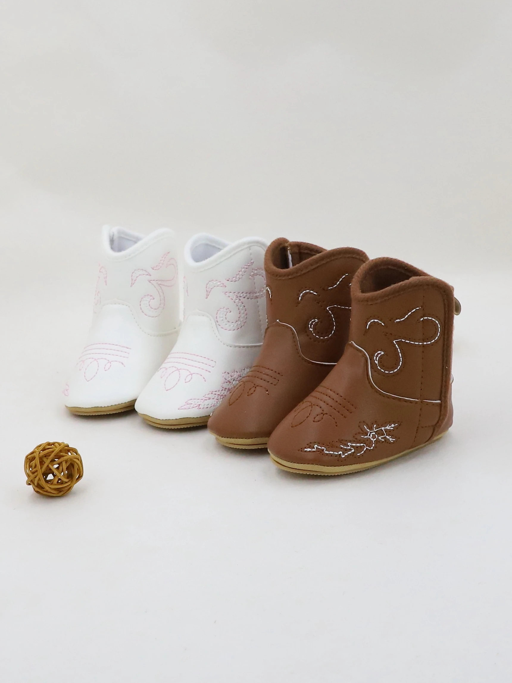 أحذية أطفال للخريف والشتاء، مضادة للانزلاق ومضادة للسقوط، للأطفال من عمر 0 إلى 1 سنة ونصف سنة، قديمة وأنيقة