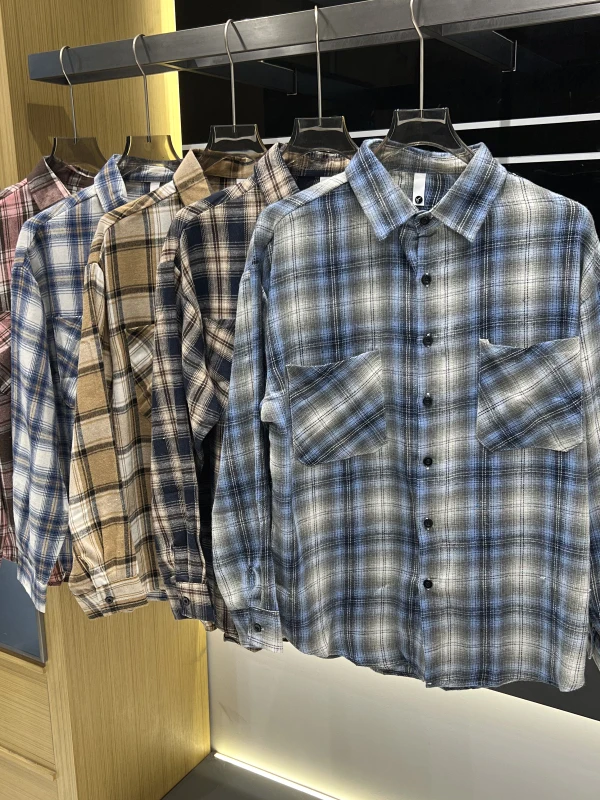 

Мужская рубашка в стиле ретро с длинным рукавом, свободного кроя, повседневная, универсальная, весенне-осенняя, в клетку, с воротником-стойкой, удобная, классическая, модная.