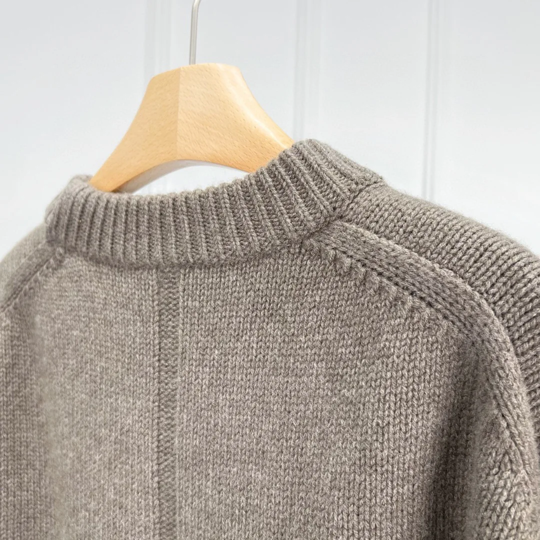 Simple Long Sleeve Classic Wool Cashmere Crew Neck Sweater for Women