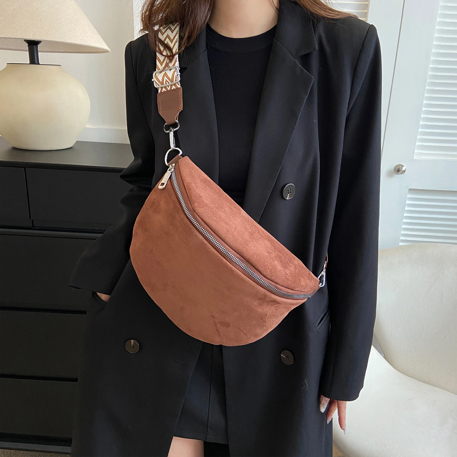 

Women Casual Sling Bag Solid Color Chest Bag Half Moon Crossbody Bag Adjustable Wide Strap Fashion Waist Bag for Travel Shopping