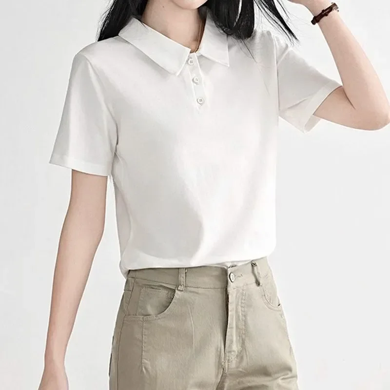 Camiseta Casual Feminina Branca com Gola Polo e Bordado do Union Jack
