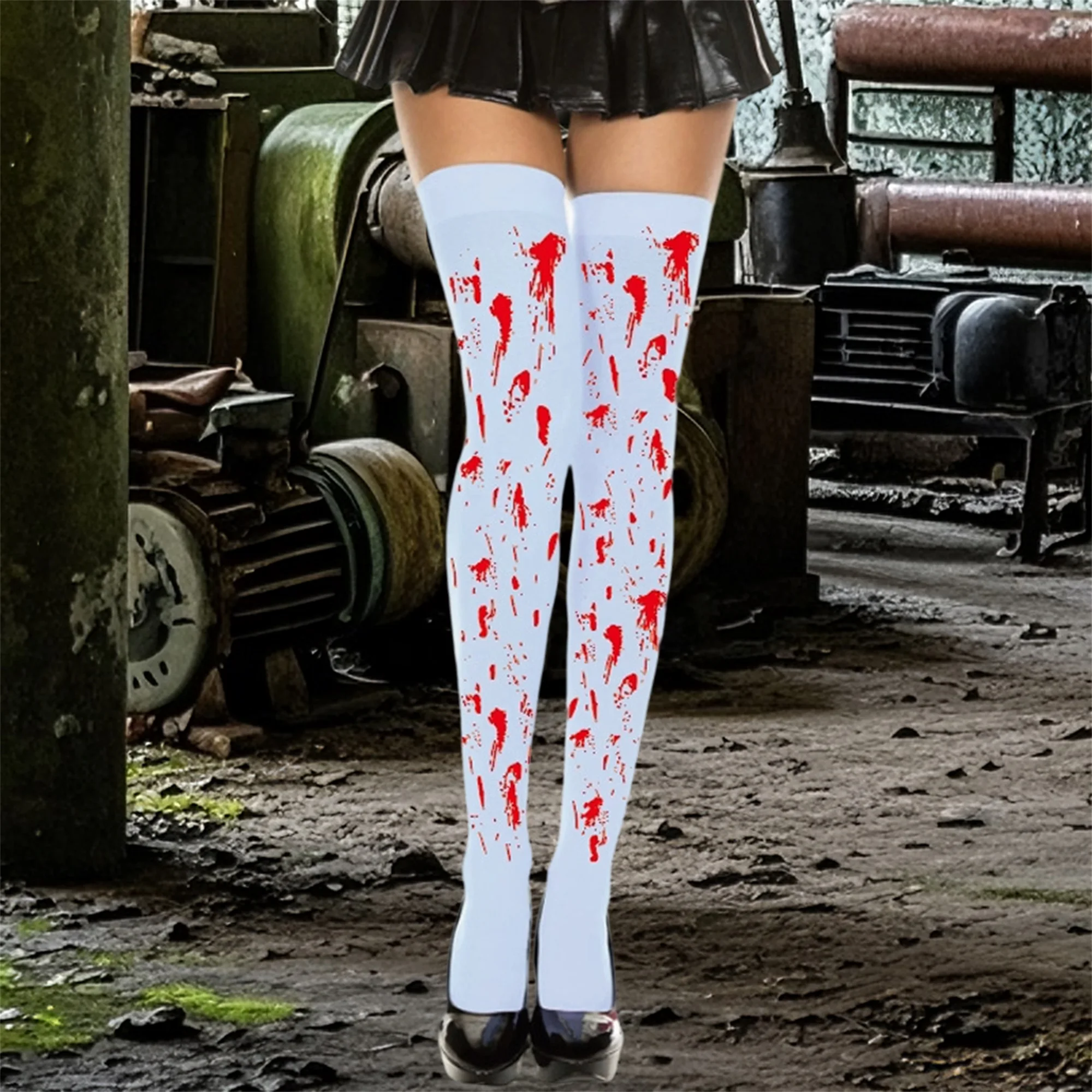 جوارب نسائية عالية من الدانتيل باللون الأسود القوطي مع تصميم بقع الدم لزي حفلات الهالوين التنكرية
