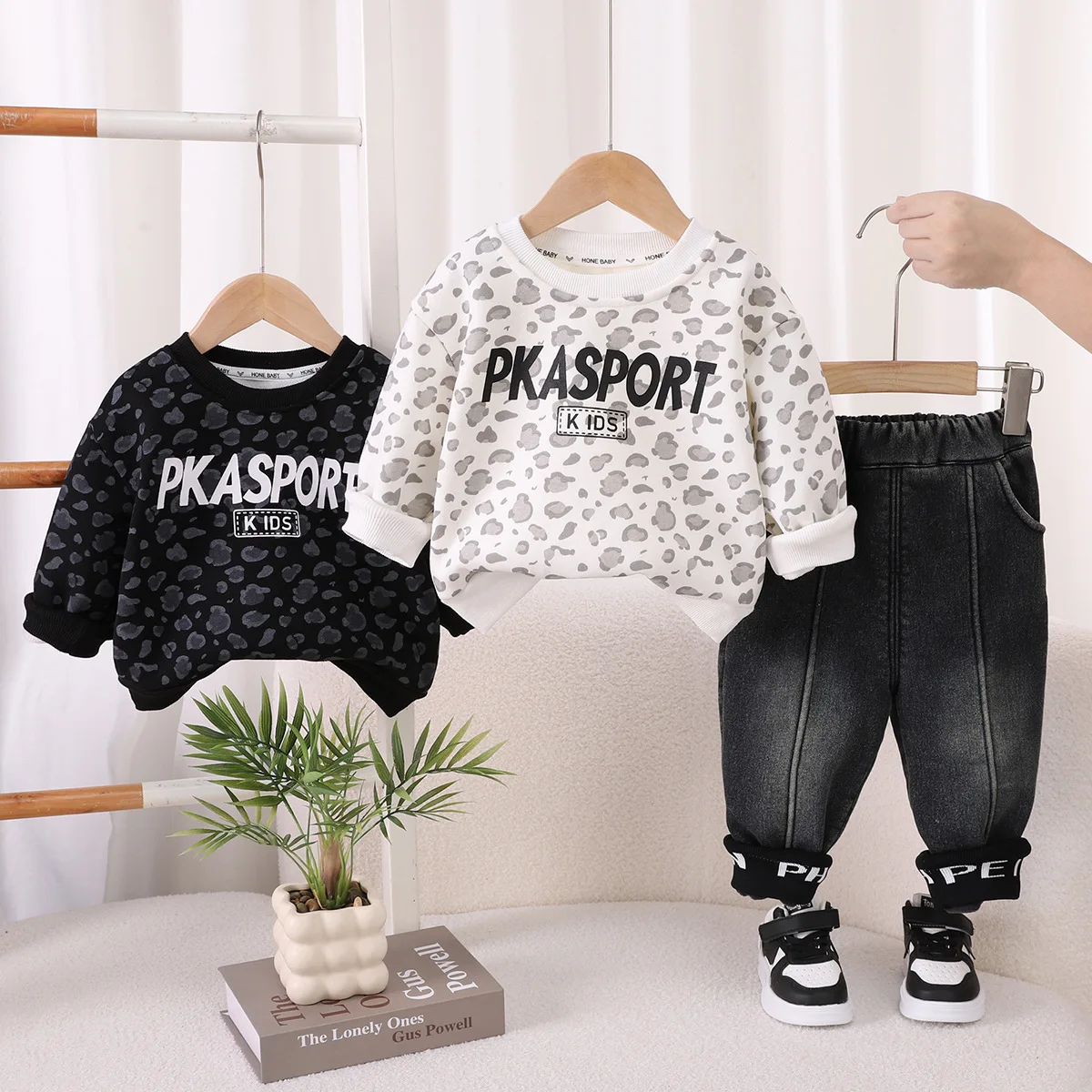 

Boys Winter Round Neck Set Toddler Baby Leopard Print Letter Fleece Lined 2-Piece Outfit Warm Thickened Cotton Sweatshirts Jeans