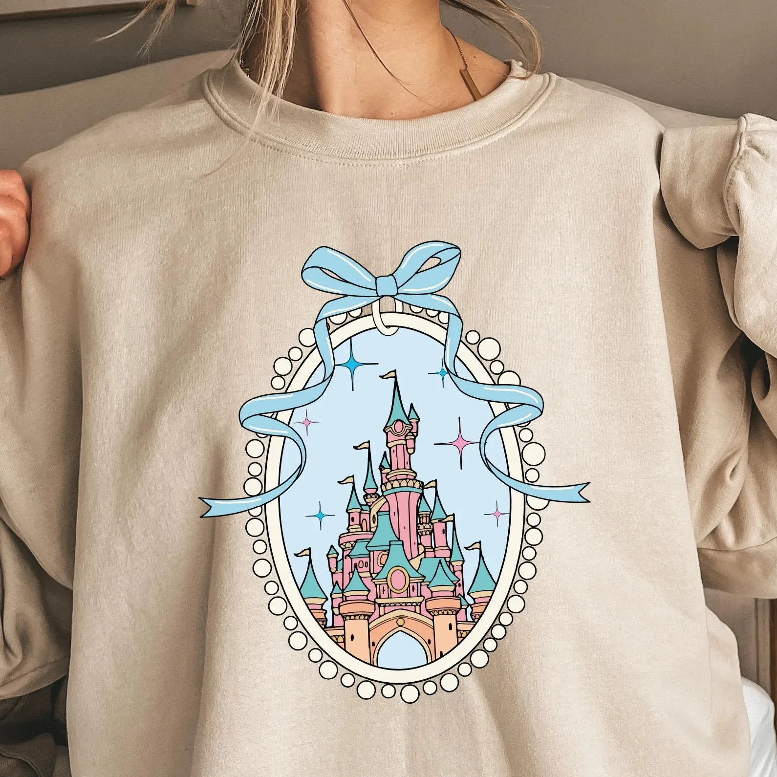 ディズニー マジカル キャッスル コケット スウェットシャツ、プリンセス キャッスル スケッチ シャツ マジック キングダム シャツ、ディズニー ガール トリップ、
