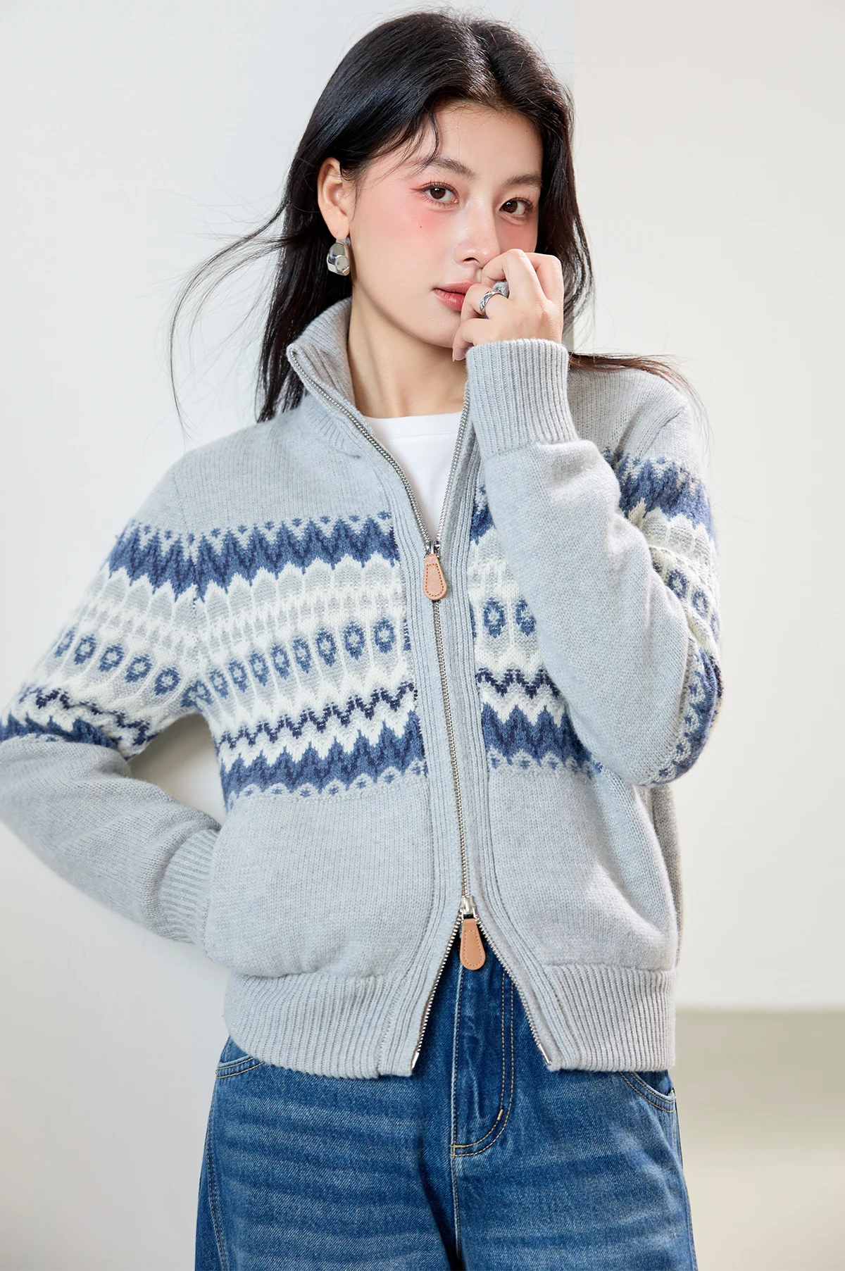 

Серая женская куртка-свитер Fel Island на молнии с воротником-стойкой на весну и осень, с ощущением роскоши, подходит для ношения